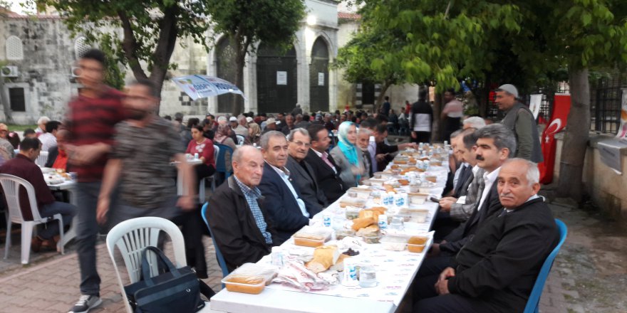 Adana Vakıflar Bölge Müdürlüğü Ramazanoğlu Konağında İftar Verdi