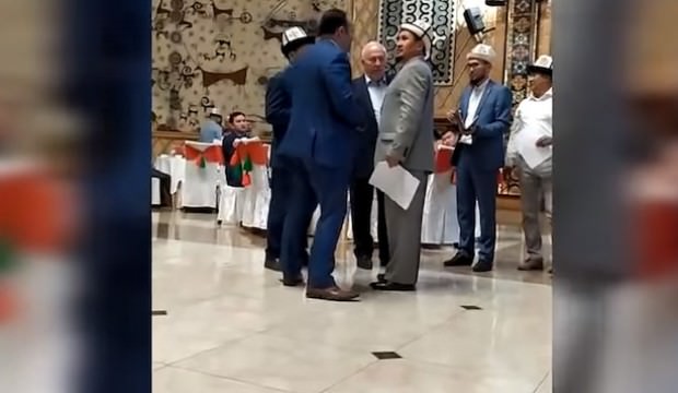 Türkiye Büyükelçisi ‘Teröristle aynı masaya oturmam’ diyerek iftarı terk etti