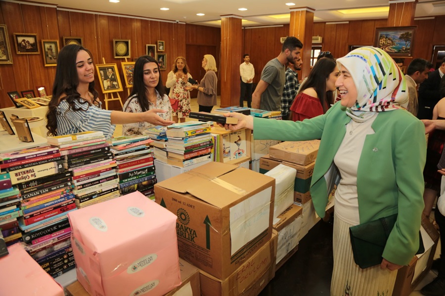 Beyhan Demirtaş, "Bir Kitap, Bir Bilet" Konulu Sosyal Sorumluluk Projesi Etkinliğine Katıldı