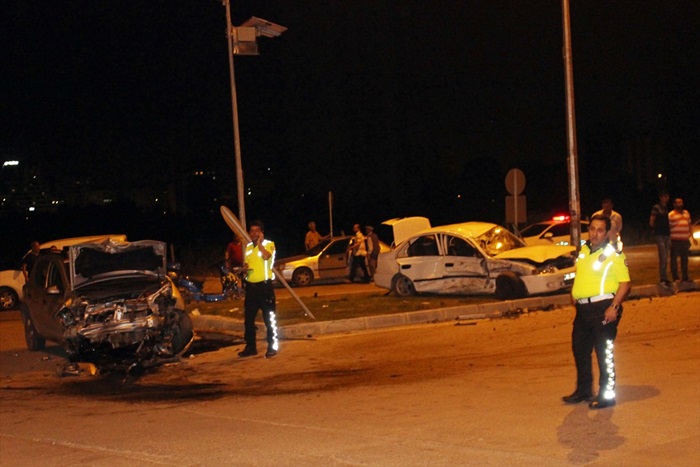 Adana'da trafik kazası: 3 yaralı