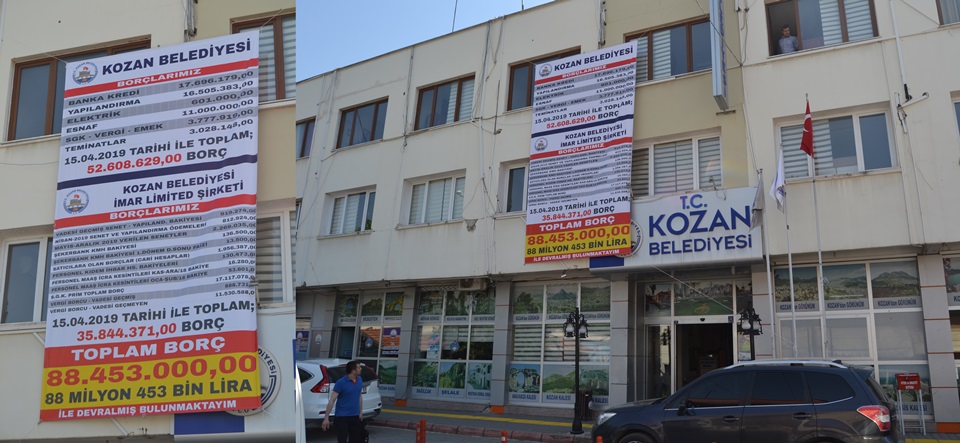 Kozan Belediyesi borçlarını afişle duyurdu
