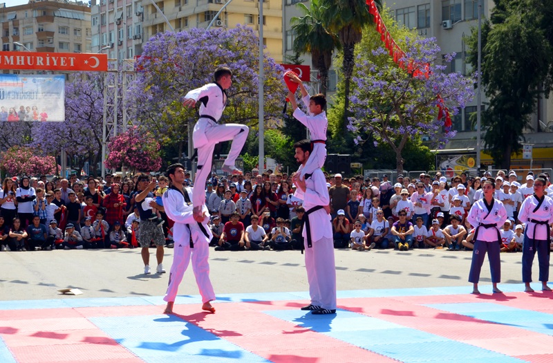 Adana'da 19 Mayıs Atatürk’ü Anma Gençlik ve Spor Bayramı Coşku İçinde Kutlandı