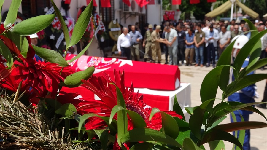 Vefat eden asker dualarla toprağa verildi..