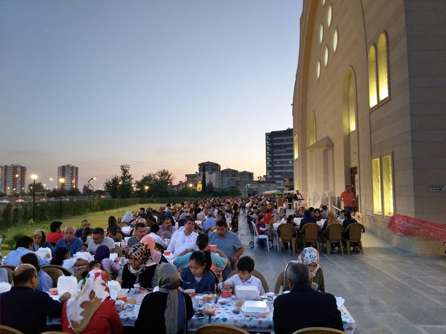 Nuri Çomu Vakfı’ndan Ramazan boyunca iftar ve etkinlik