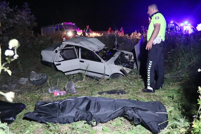 Adana'da otomobil şarampole yuvarlandı: 2 ölü, 2 yaralı