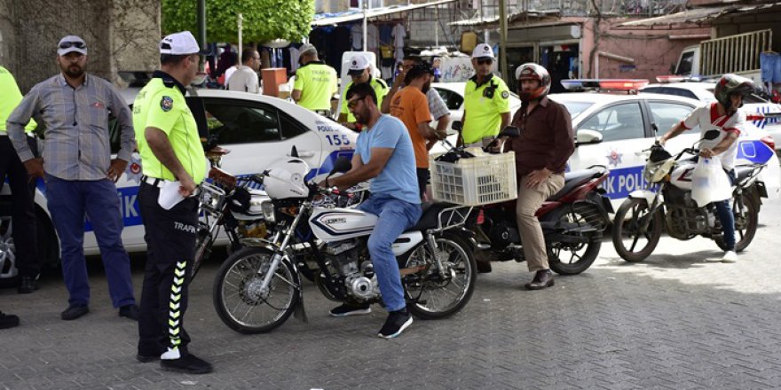 Adana’da motosiklet sürücülerine 24 bin lira para cezası 