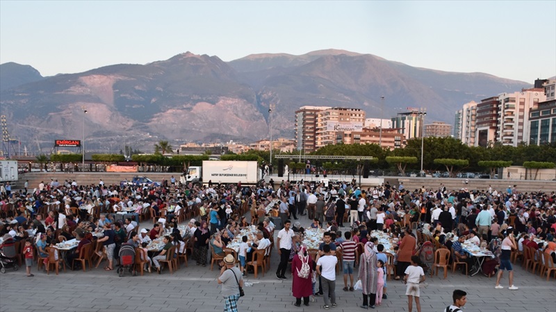 Hatay'da 4 bin kişi iftar sofrasında buluştu