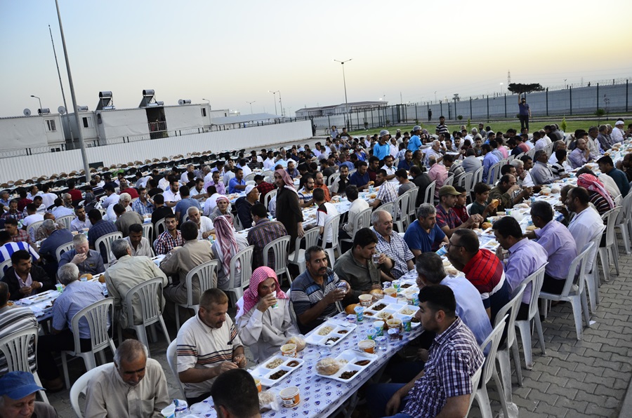 Adana'da Geçici Barınma Merkezi’nde Ramazan coşkusu  