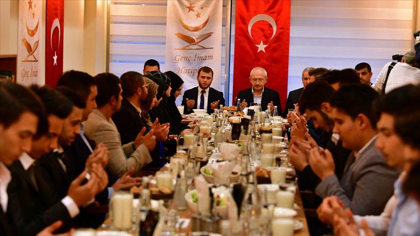 Kılıçdaroğlu imam hatiplilerle iftar yaptı