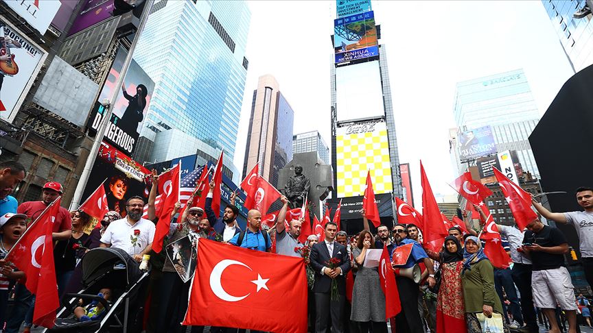 'New York'ta bu yaz her yer kırmızı-beyaz'