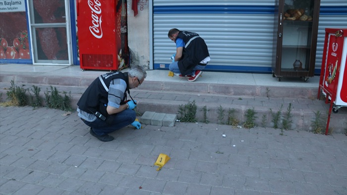 Karısına araçla çarpıp tabancayla vurdu