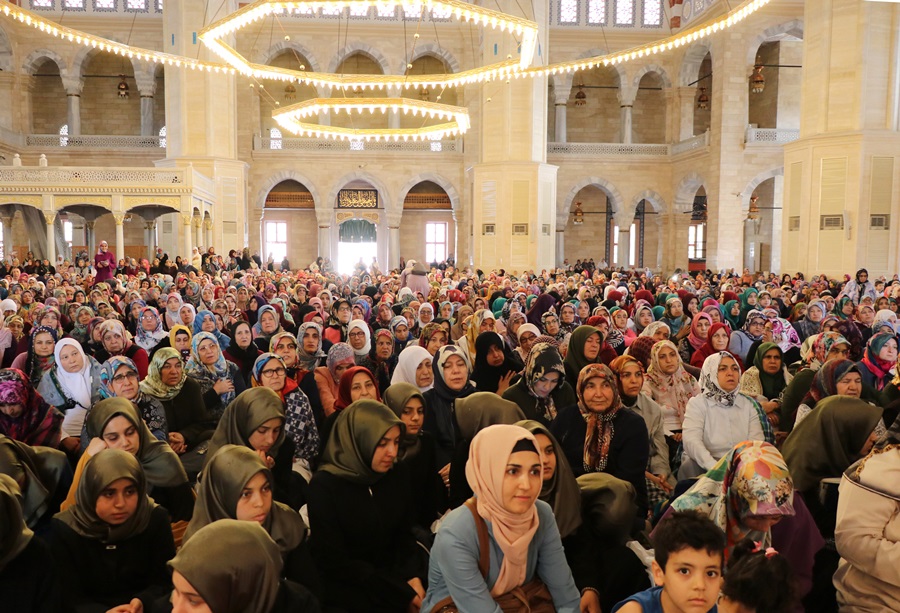 Adanalı kadınlar Kadir Gecesi kutlamalarına gündüz’den başladı..