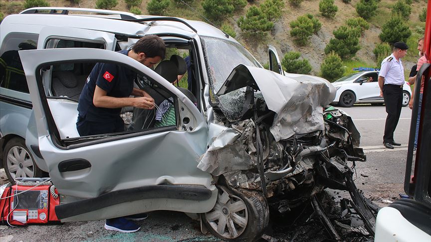 Bayram tatilindeki trafik kazalarında 50 kişi hayatını kaybetti