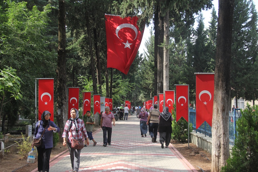 Mezarlıklarda Kurban Bayramı temizliği