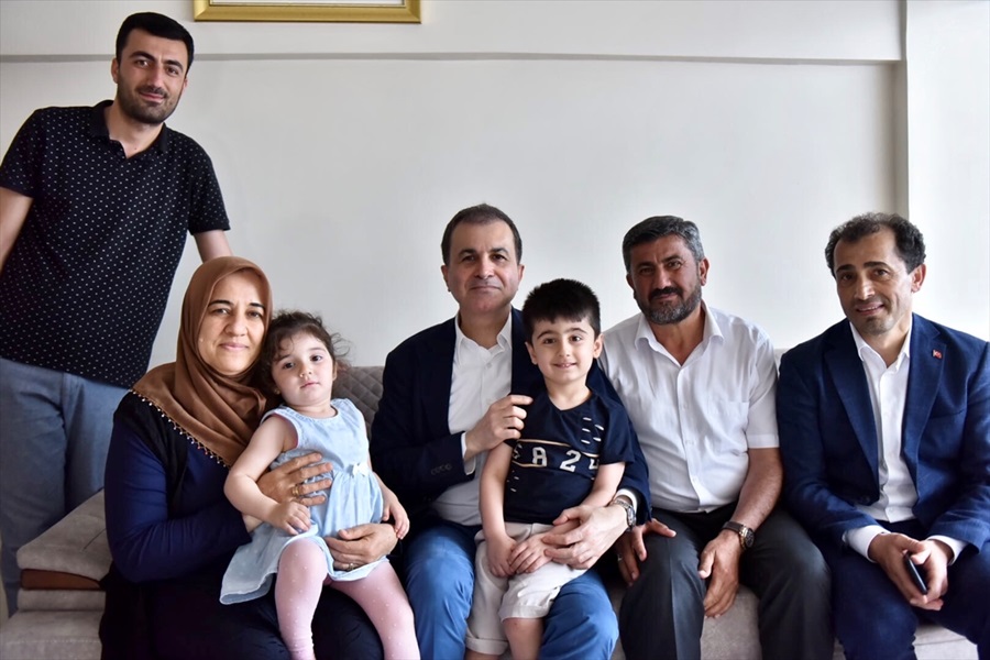 Şehit ikiz polislerin ailesine bayram ziyareti