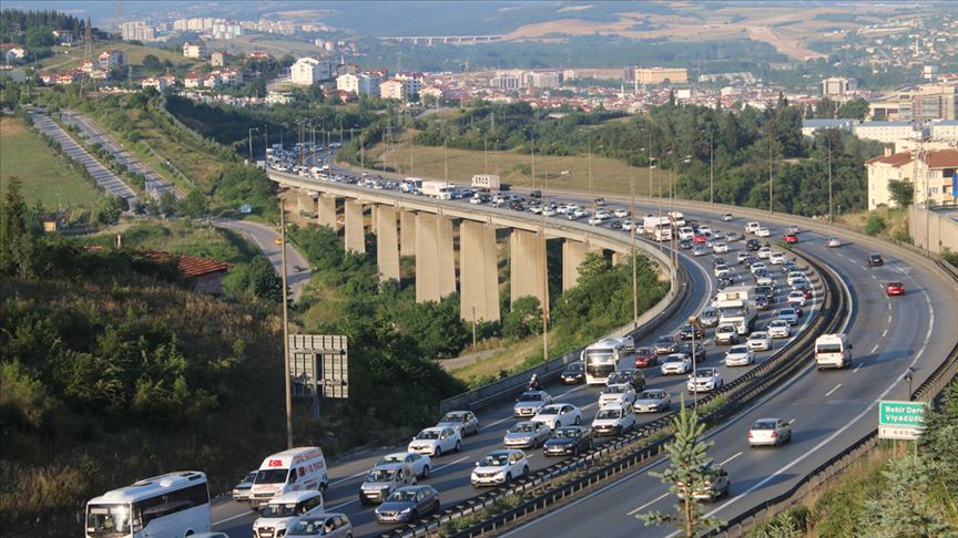 Bayram tatili dönüş yolunda trafik yoğunluğu