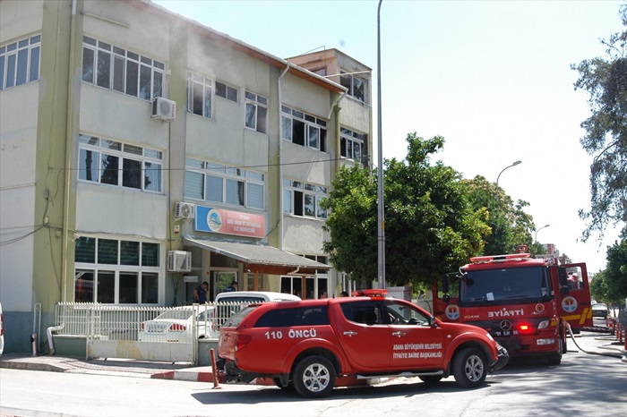Adana Ceyhan İlçe Tarım ve Orman Müdürlüğü binasında yangın