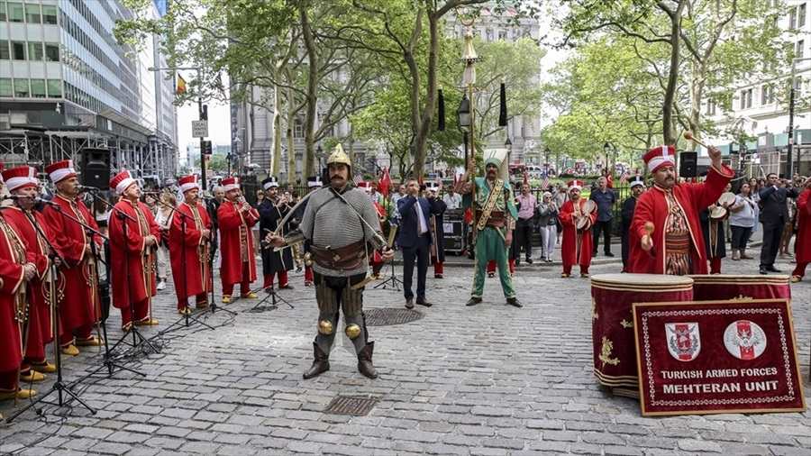 New York'ta Türk bayrağı ve mehter coşkusu