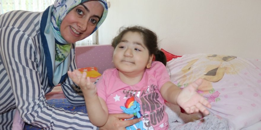 Çocuğuna 9 yıldır hem ses hem de nefes