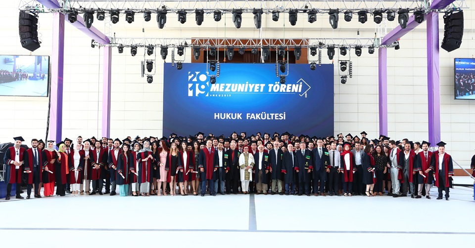 HKÜ V. Mezuniyet Töreninde 2000 Öğrencisini Mezun Etmenin Gururunu Yaşadı