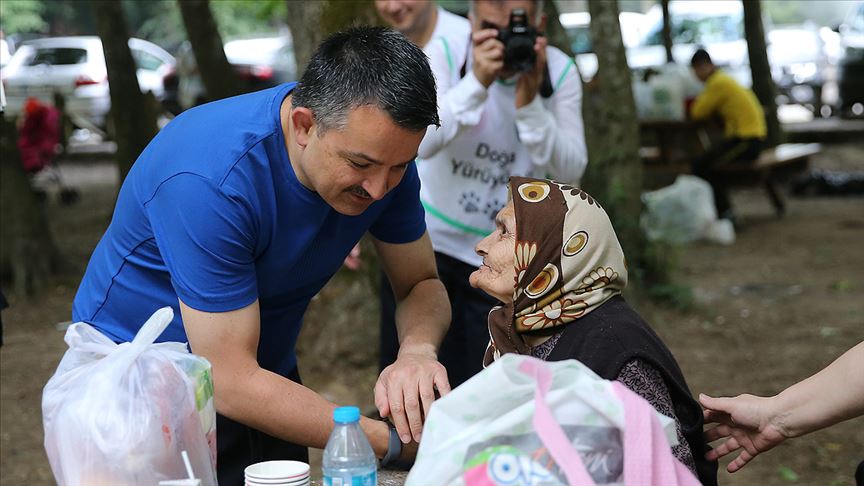 Bakan Pakdemirli Belgrad Ormanı'nda vatandaşlarla buluştu