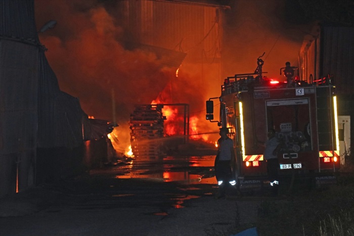 Mersin'de fabrika yangını