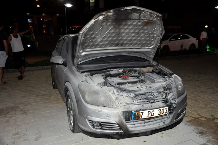 Antalya'da polis memurunun aracı kundaklandı