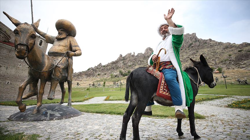 'Dünyanın merkezi'nde 27 yıldır Nasreddin Hoca'yı canlandırıyor