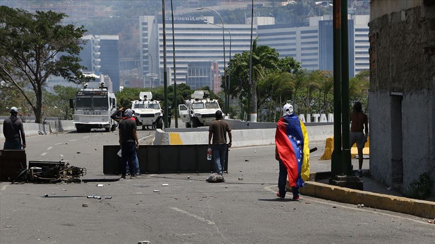 Maduro: Darbe yapmaya kalkışan terörist grubu yakaladık ve hapse attık