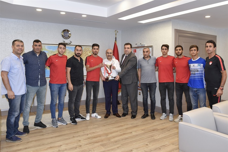 Adana Amatör Spor Kulüpleri Federasyonu İle Yüksel Gençlik Spor Kulübü Vali Demirtaş’ı Ziyaret Etti