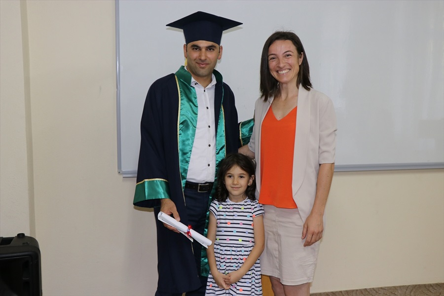 Diplomasını eşinin elinden aldı 