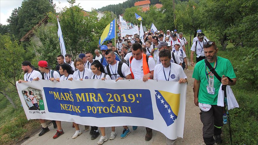 Ölüm yolunda 'Barış Yürüyüşü' başladı