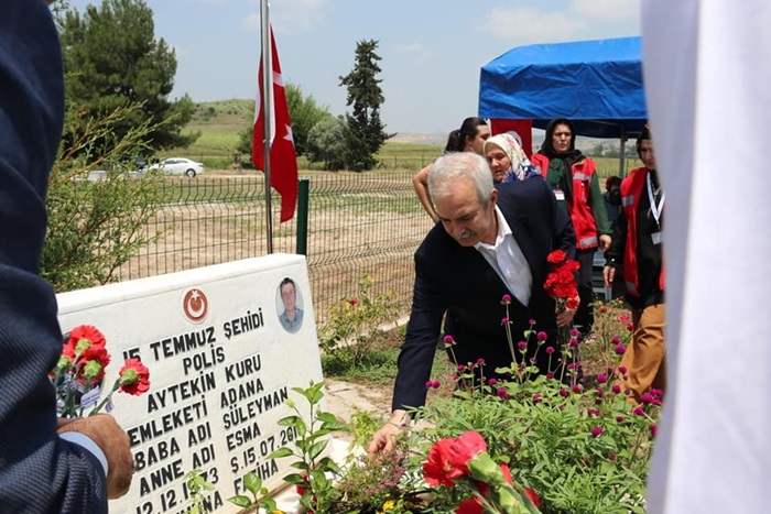 Kozan’da 15 Temmuz şehidi polis kabri başında anıldı 