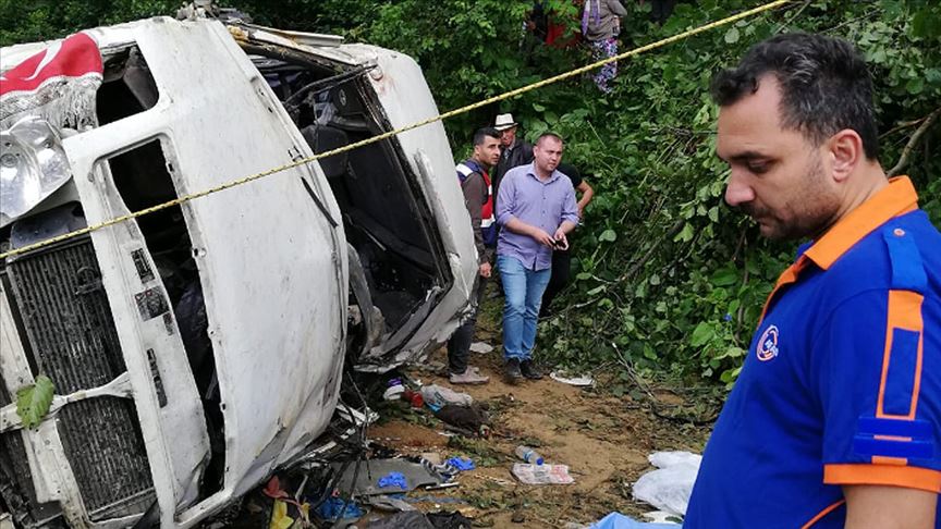 Giresun'da minibüs dereye yuvarlandı: 5 ölü, 6 yaralı