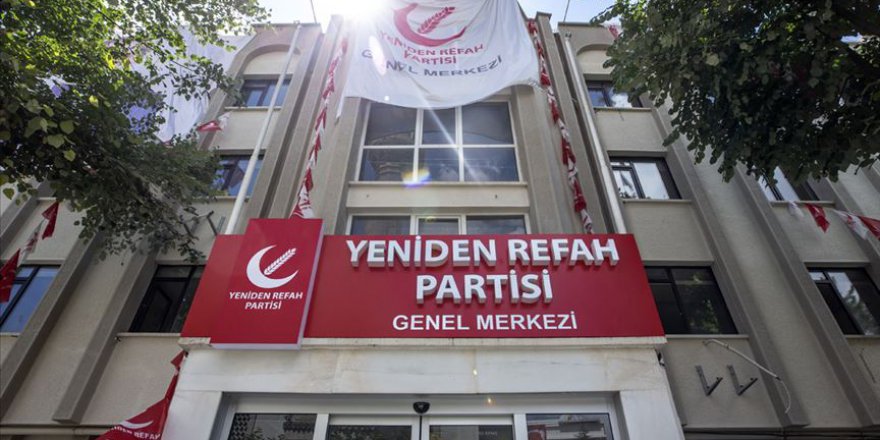 Yeniden Refah Partisi tabelasını astı