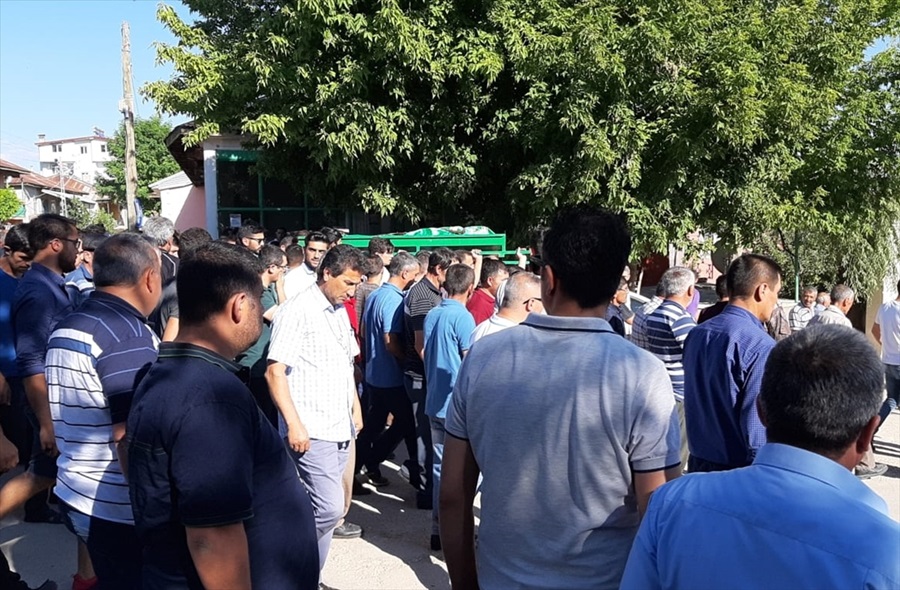 Adana'da silahlı kavgada ölen çocuğun cenazesi defnedildi