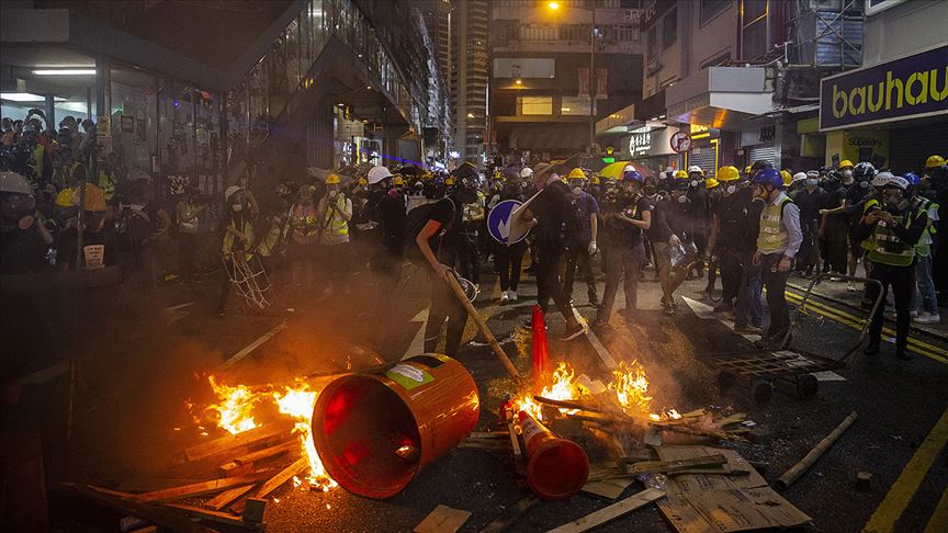 Hong Kong'da protestolar hız kesmiyor