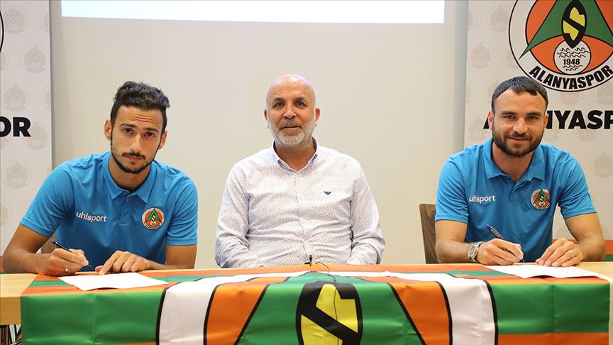 Alanyaspor'da çifte imza