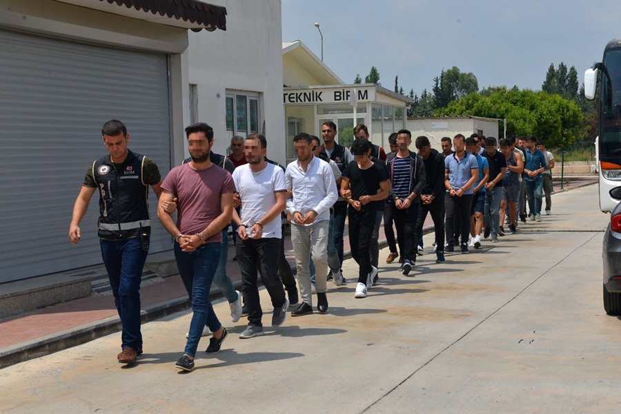 FETÖ operasyonunda gözaltına alınan 41 kişi Adana'ya getirildi