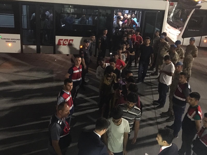 Antalya'da 200 düzensiz göçmen yakalandı