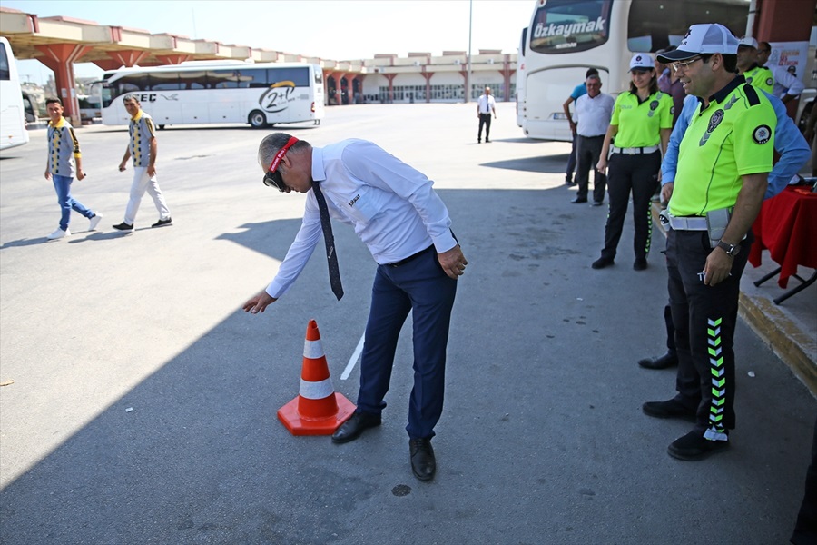 Adana'da alkolün etkisi "gözlük" ile anlatıldı