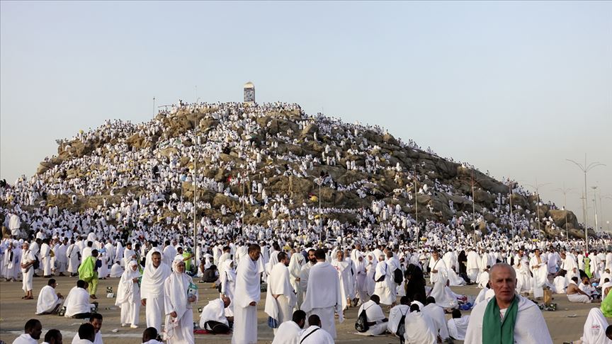 Türk hacı adaylarının Arafat'a intikali başladı