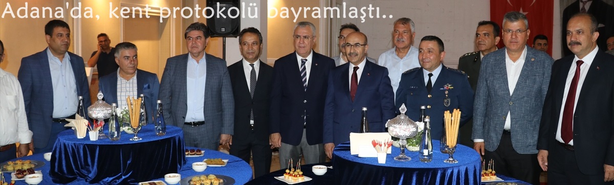 Adana'da, kent protokolü bayramlaştı..