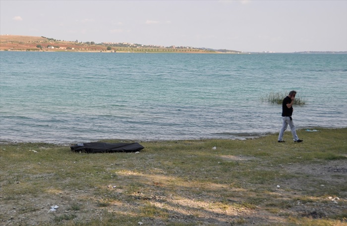 Serinlemek için girdiği baraj gölünde boğuldu