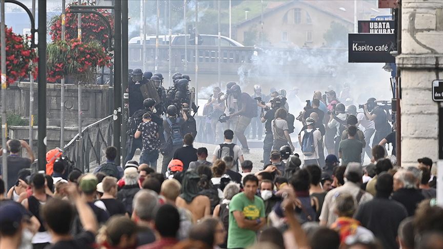 Fransa'daki emeklilik reformu protestolarına katılım 500 bini buldu