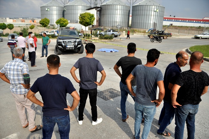 Adana'da tır ile motosiklet çarpıştı: 1 ölü