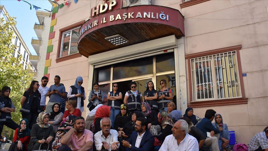 HDP'liler Diyarbakır annelerinin oturma eylemini engellemek istedi