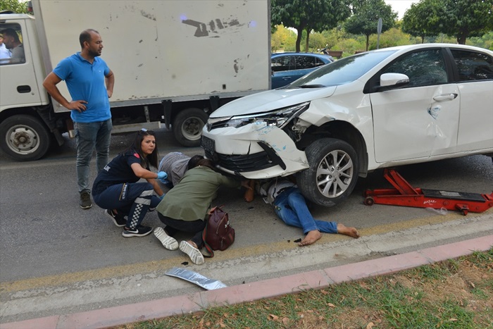 Otomobilin altında kalan yaralı kriko yardımıyla kurtarıldı