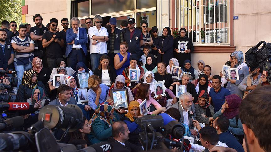 Oturma eylemi yapan 'Diyarbakır anneleri'nden HDP'lilere tepki