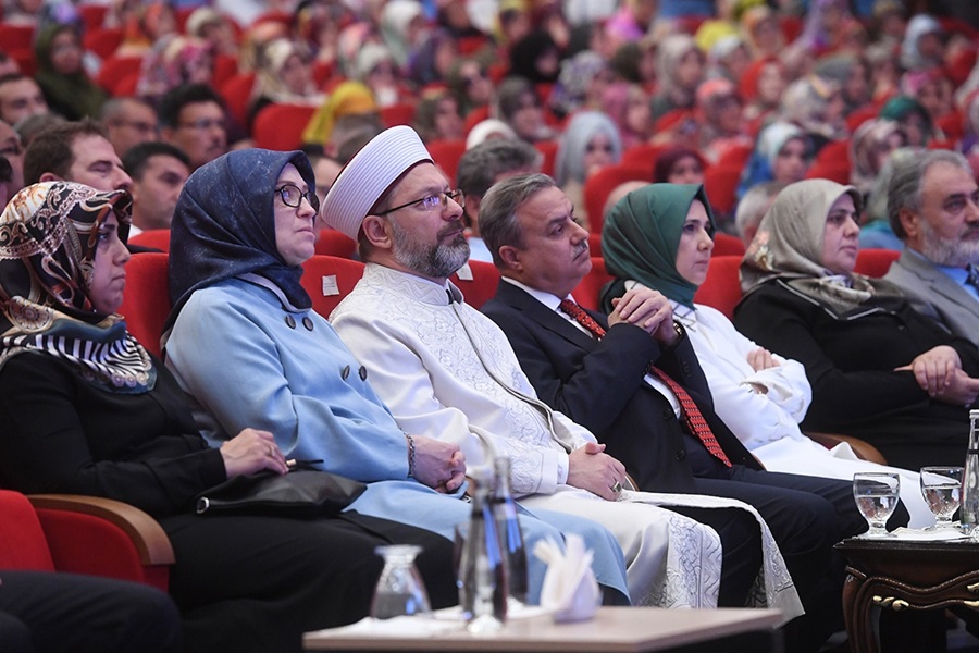 "İslam’da hayatın, şehrin ve medeniyetin merkezinde cami vardır"